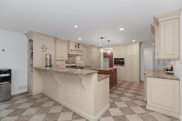 1059 Berkshire Road, Grosse Pointe, MI 48230