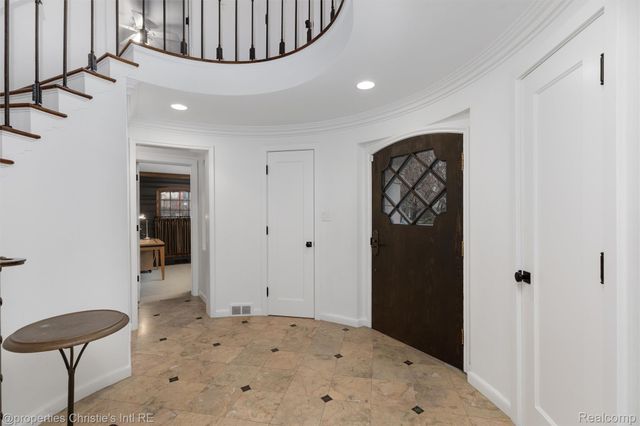 1059 Berkshire Road, Grosse Pointe, MI 48230