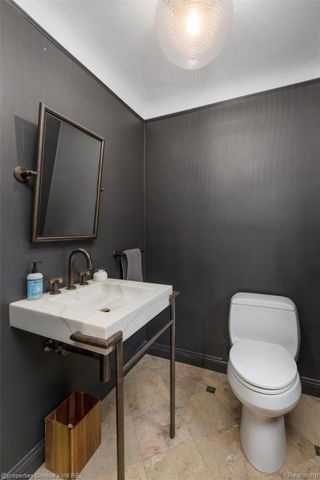 1059 Berkshire Road, Grosse Pointe, MI 48230