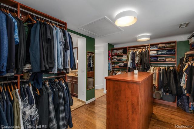 1059 Berkshire Road, Grosse Pointe, MI 48230