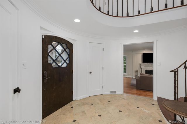 1059 Berkshire Road, Grosse Pointe, MI 48230