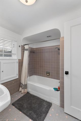 1059 Berkshire Road, Grosse Pointe, MI 48230