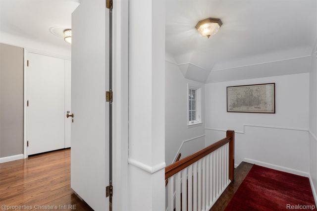 1059 Berkshire Road, Grosse Pointe, MI 48230