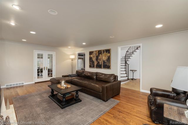 1059 Berkshire Road, Grosse Pointe, MI 48230