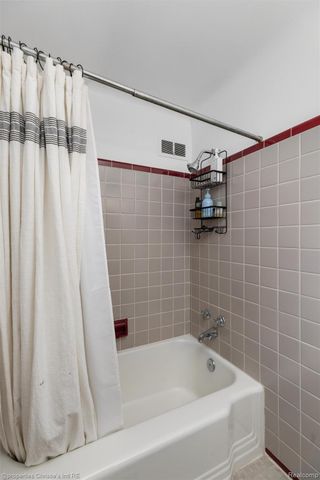 1059 Berkshire Road, Grosse Pointe, MI 48230