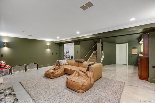 1059 Berkshire Road, Grosse Pointe, MI 48230