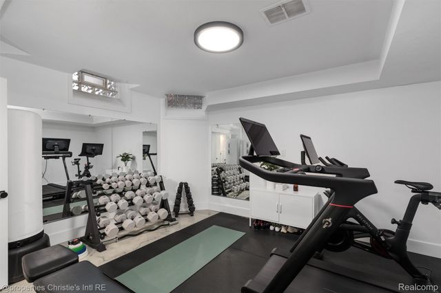 1059 Berkshire Road, Grosse Pointe, MI 48230