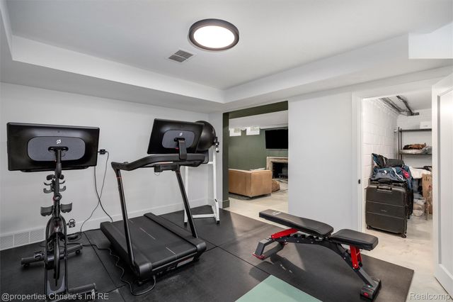 1059 Berkshire Road, Grosse Pointe, MI 48230