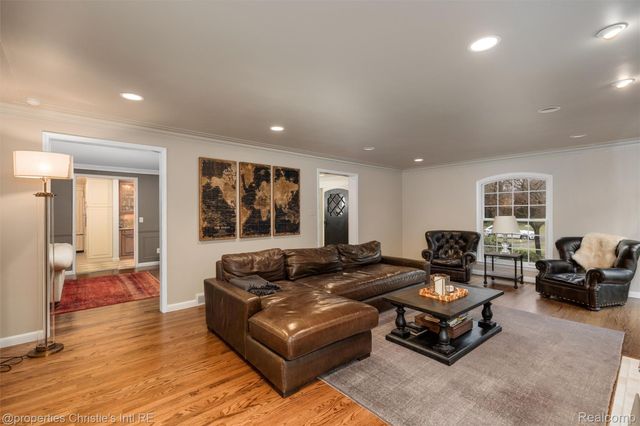 1059 Berkshire Road, Grosse Pointe, MI 48230