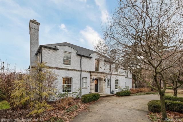 1059 Berkshire Road, Grosse Pointe, MI 48230