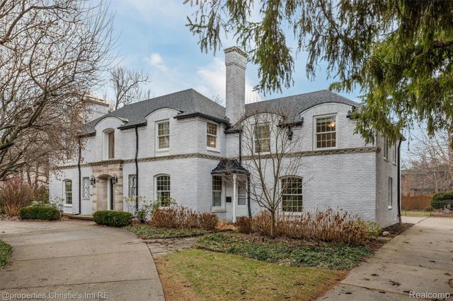 1059 Berkshire Road, Grosse Pointe, MI 48230