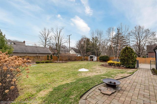 1059 Berkshire Road, Grosse Pointe, MI 48230