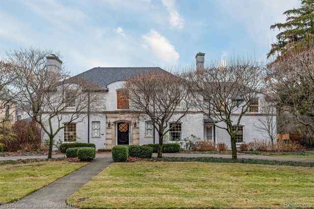 1059 Berkshire Road, Grosse Pointe, MI 48230