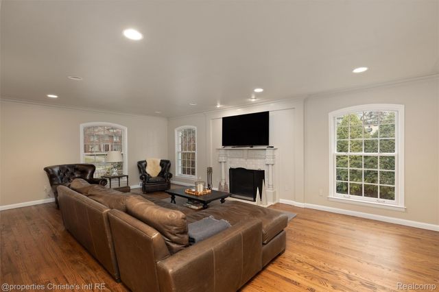 1059 Berkshire Road, Grosse Pointe, MI 48230