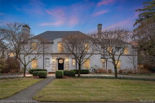 1059 Berkshire Road, Grosse Pointe, MI 48230