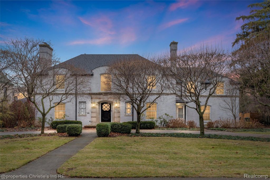 1059 Berkshire Road, Grosse Pointe, MI 48230