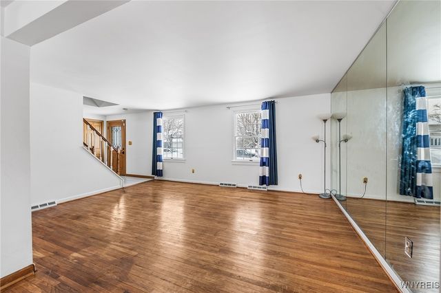 434 Sprucewood, Amherst, NY 14221