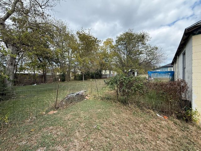 642 E Lumpkin Street, Meridian, TX 76665
