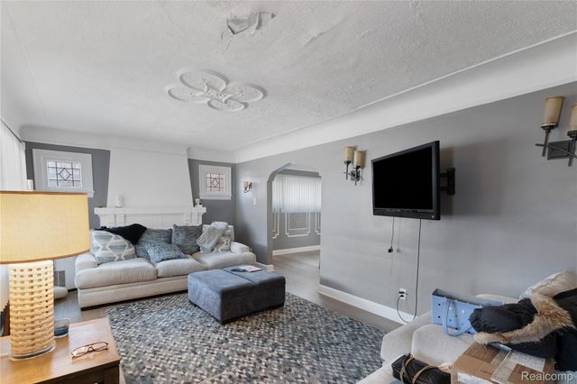 18227 Prairie Street, Detroit, MI 48221