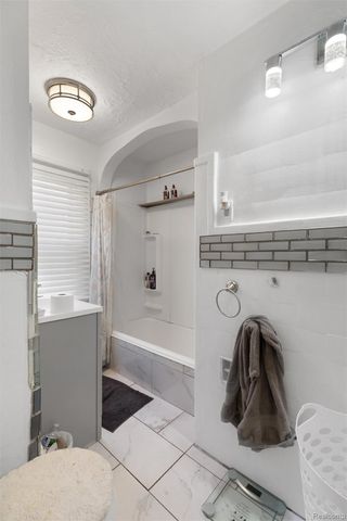 18227 Prairie Street, Detroit, MI 48221