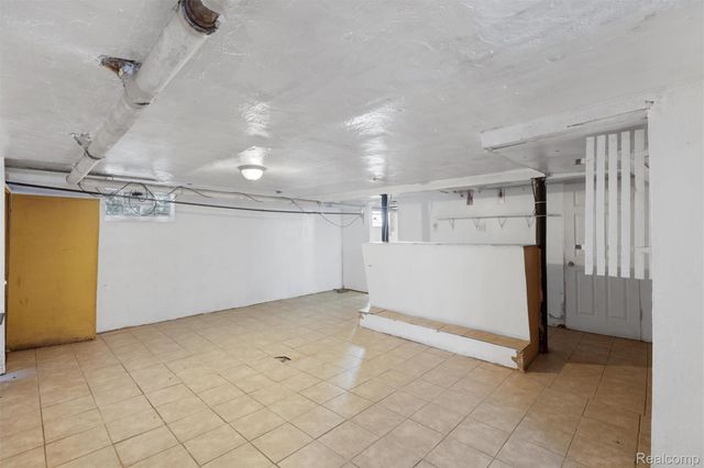 18227 Prairie Street, Detroit, MI 48221