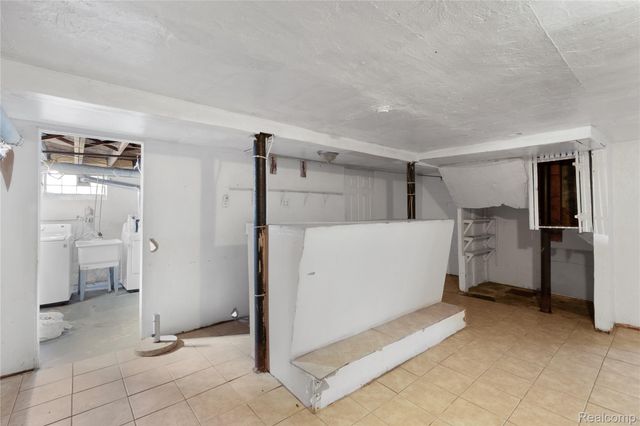 18227 Prairie Street, Detroit, MI 48221