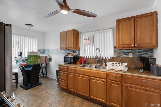 18227 Prairie Street, Detroit, MI 48221