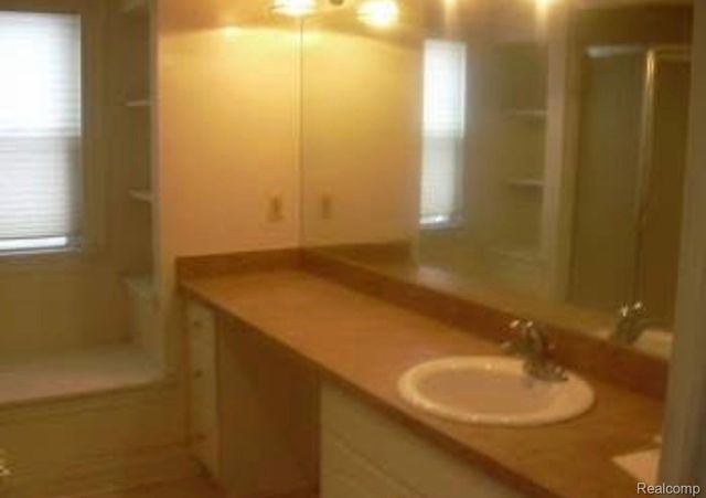 16560 Fenton Street, Detroit, MI 48219