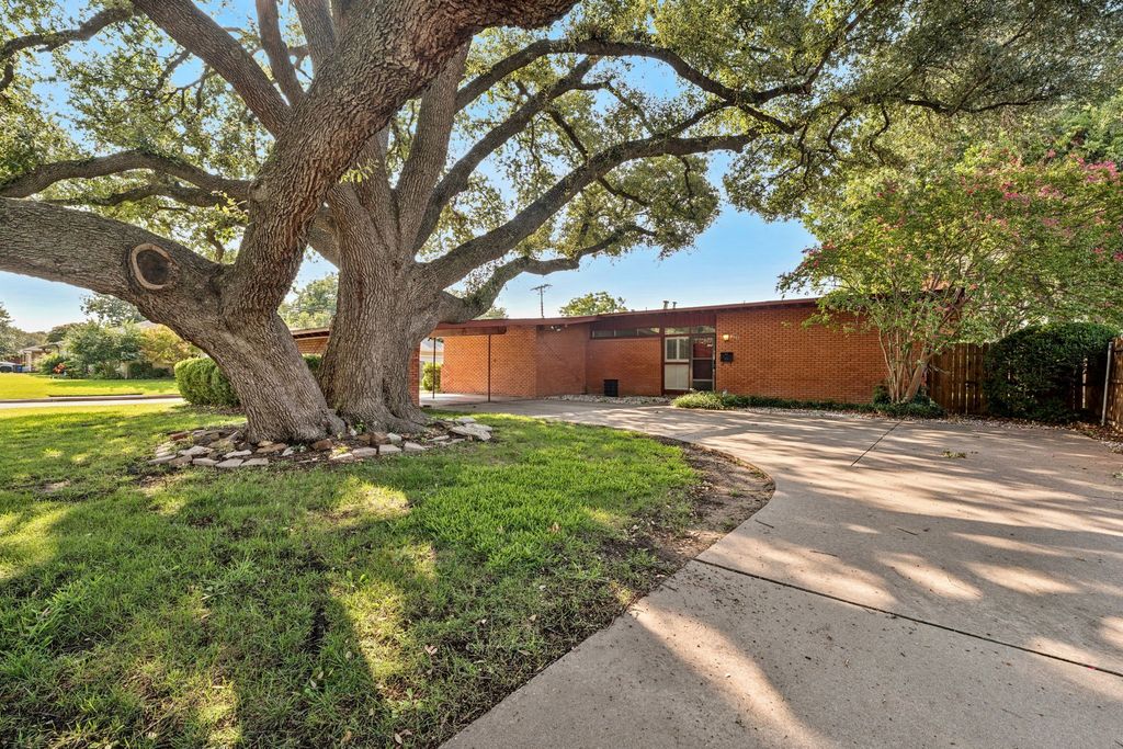 2942 Randy Lane, Farmers Branch, TX 75234