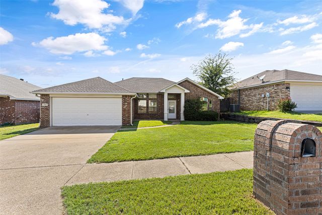 1108 E Park, Lindale, TX 75771