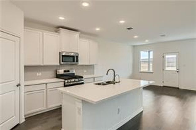 120 Thurman Holt RD, Hutto, TX 78634