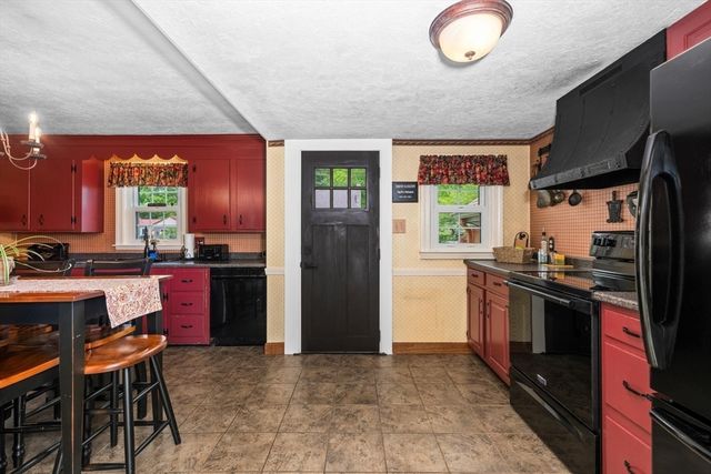 23 Walnut Street, Oxford, MA 01540