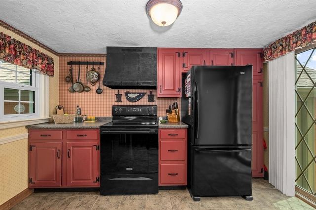 23 Walnut Street, Oxford, MA 01540