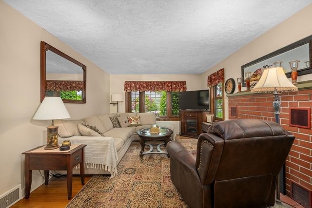 23 Walnut Street, Oxford, MA 01540