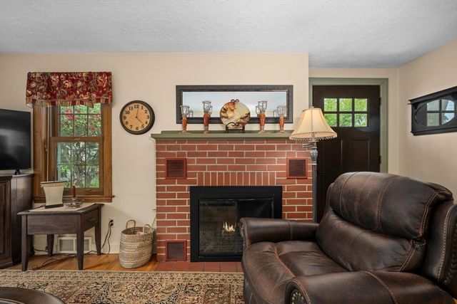 23 Walnut Street, Oxford, MA 01540