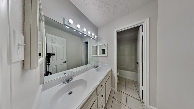 61 Wood Hollow Drive, Conroe, TX 77304