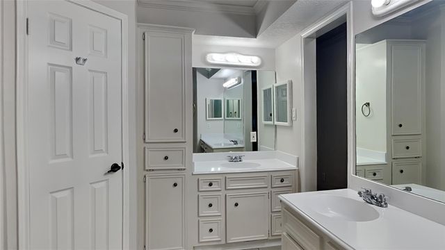 61 Wood Hollow Drive, Conroe, TX 77304