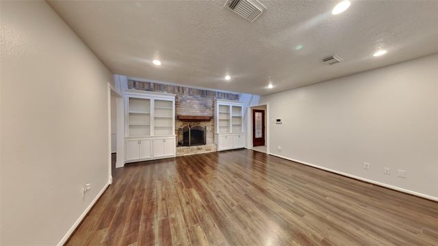 61 Wood Hollow Drive, Conroe, TX 77304
