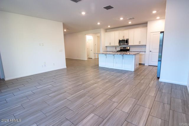 9225 W WILLOW BEND Lane, Phoenix, AZ 85037