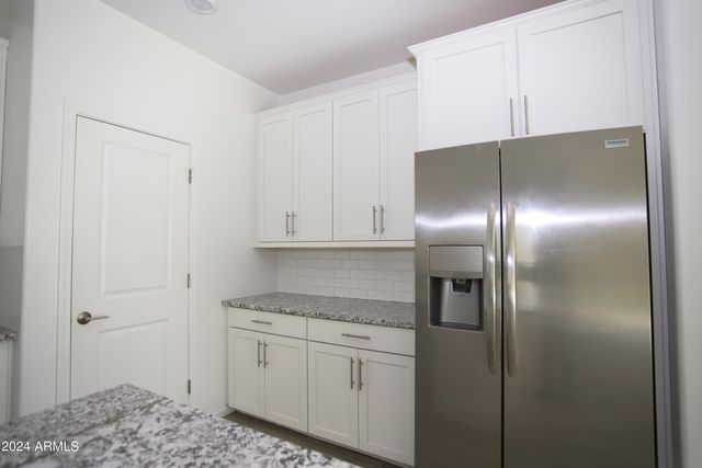 9225 W WILLOW BEND Lane, Phoenix, AZ 85037