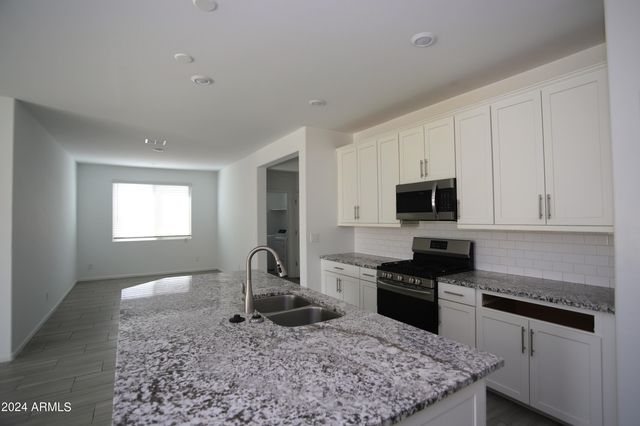 9225 W WILLOW BEND Lane, Phoenix, AZ 85037