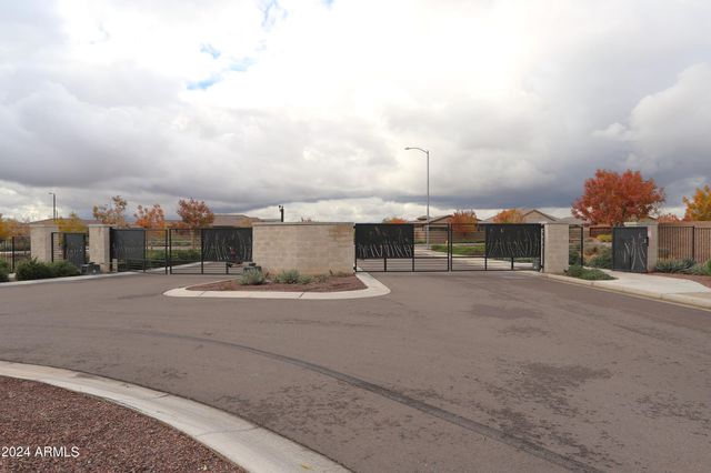 9225 W WILLOW BEND Lane, Phoenix, AZ 85037