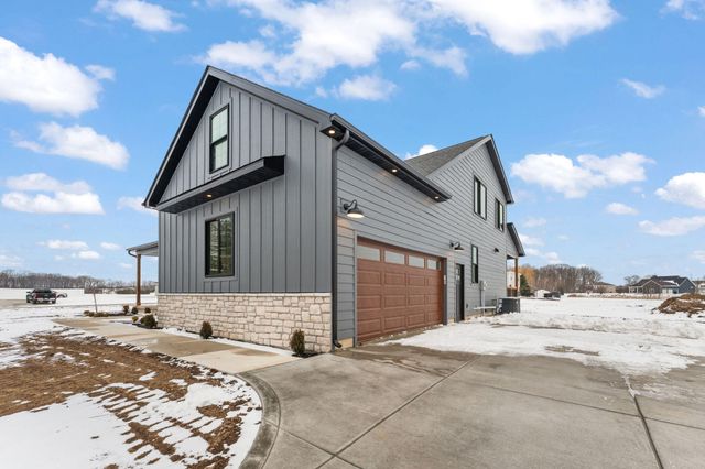 3979 Tomahawk Circle, La Porte, IN 46350