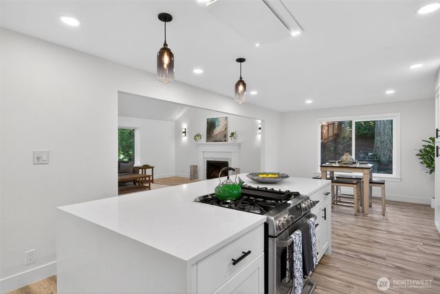 21401 SE 16th Place, Sammamish, WA 98074