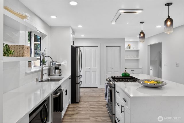 21401 SE 16th Place, Sammamish, WA 98074