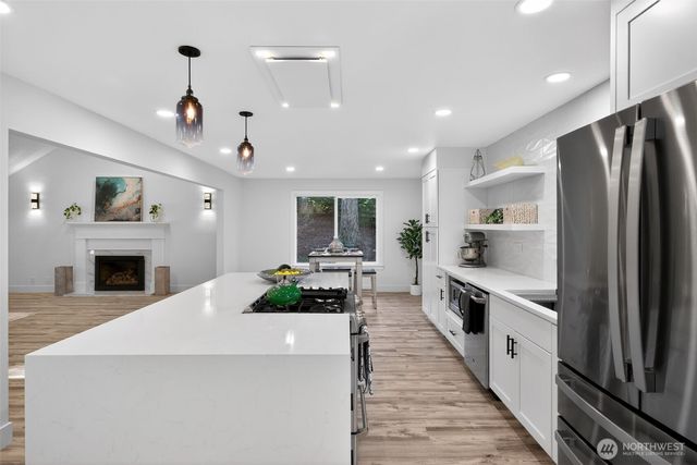 21401 SE 16th Place, Sammamish, WA 98074