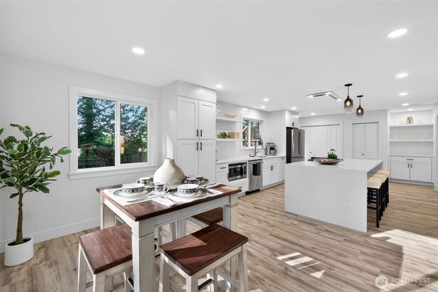 21401 SE 16th Place, Sammamish, WA 98074