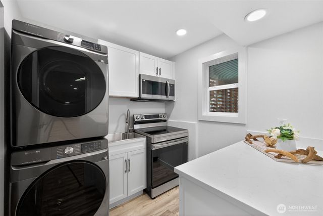 21401 SE 16th Place, Sammamish, WA 98074