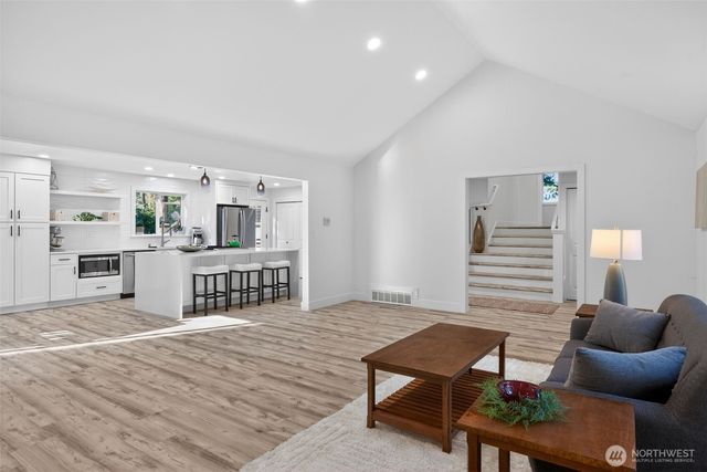 21401 SE 16th Place, Sammamish, WA 98074