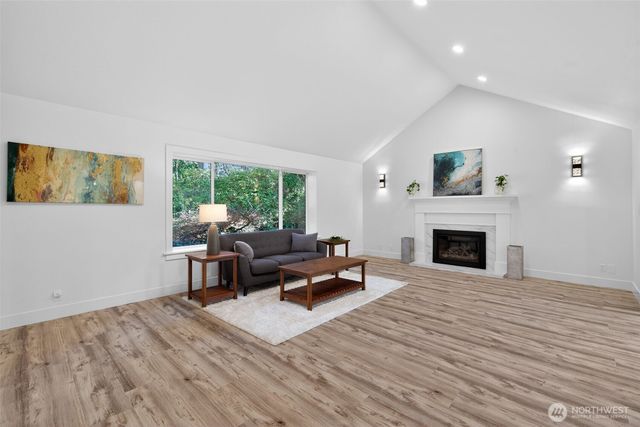 21401 SE 16th Place, Sammamish, WA 98074